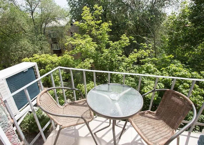 New Studio Near Metro Yaroslava Mudroho, Universytet - Chernyshevska Str 95-1
