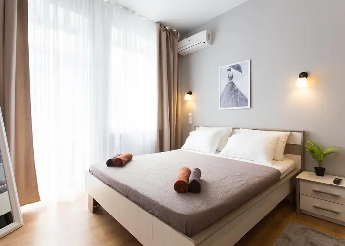 New Studio Near Metro Yaroslava Mudroho, Universytet - Chernyshevska Str 95-1