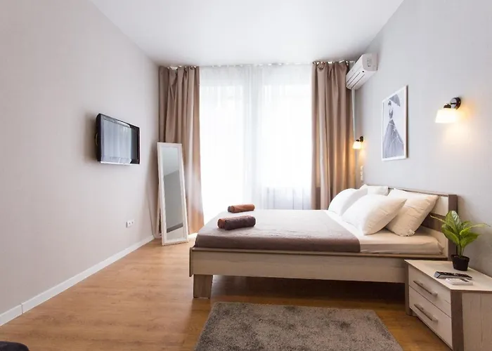 New Studio Near Metro Yaroslava Mudroho, Universytet - Chernyshevska Str 95-1
