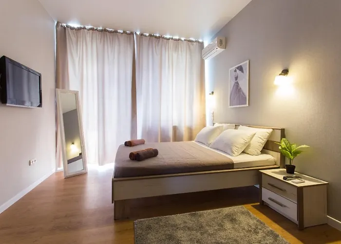 New Studio Near Metro Yaroslava Mudroho, Universytet - Chernyshevska Str 95-1